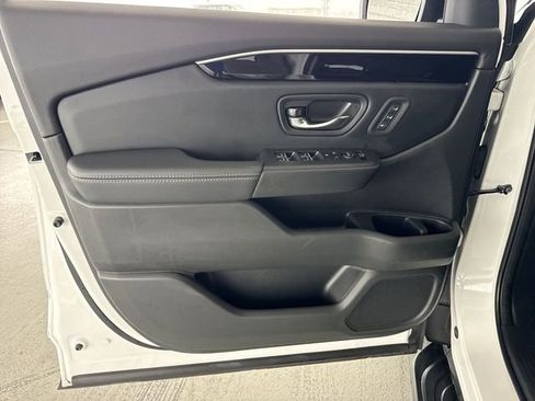 Used 2023 Honda Pilot EX-L image 13