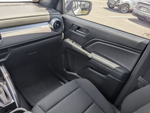 Used 2026 Chevrolet Colorado LT AWD/4WD image 19
