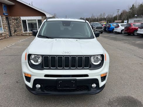 Used 2023 Jeep Renegade Latitude w/ Premium Group image 2