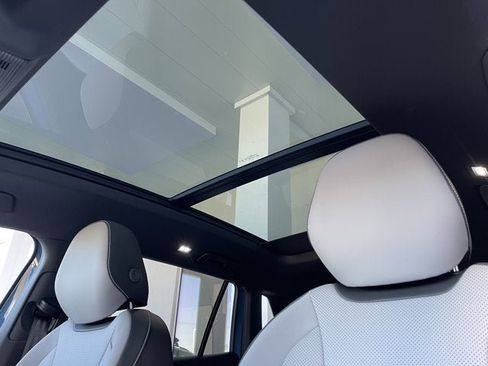 New 2026 Volkswagen Tiguan SE R-Line image 15