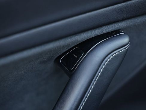 Used 2018 Tesla Model 3 Long Range image 16