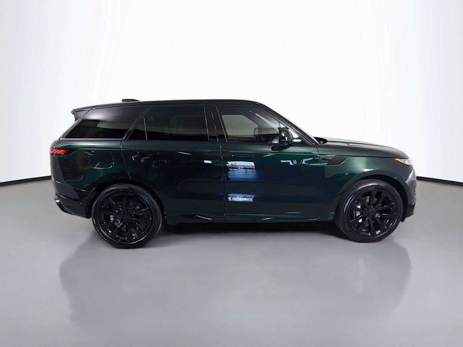 New 2027 Land Rover Range Rover Sport Dynamic SE AWD/4WD image 4
