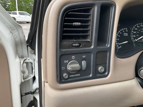 Used 2002 Chevrolet Suburban LS RWD image 9