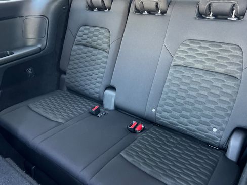 Used 2022 Nissan Pathfinder SV image 15