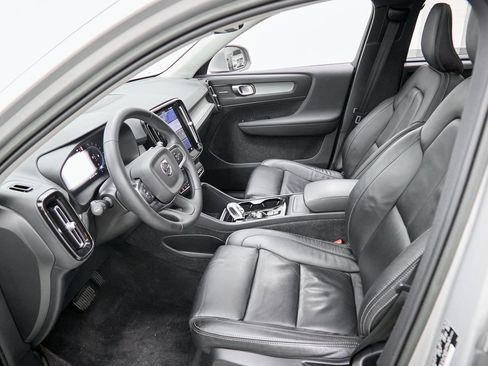 Used 2023 Volvo XC40 B5 Ultimate w/ Protection Package Premier image 19