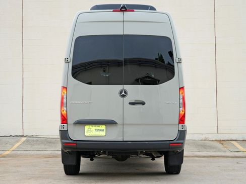 Used 2022 Mercedes-Benz Sprinter 2500 image 44