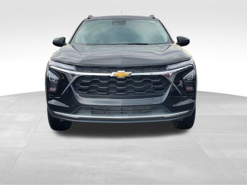 Certified 2025 Chevrolet Trax LT w/ Driver Confidence Package image 8