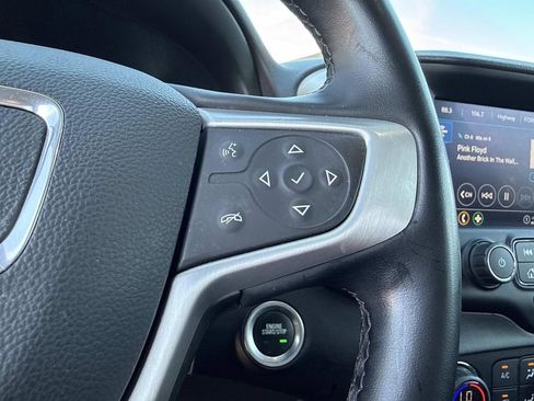 Used 2023 GMC Terrain SLT image 31