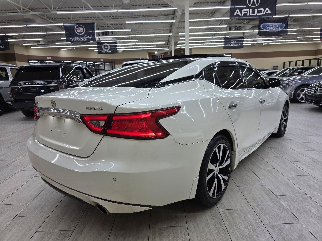 Used 2017 Nissan Maxima Platinum w/ Interior Lighting Package FWD image 6