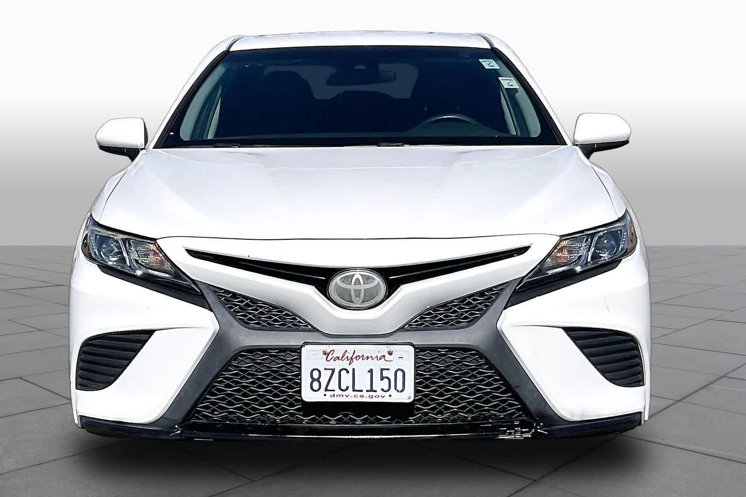 Used 2018 Toyota Camry SE FWD image 3