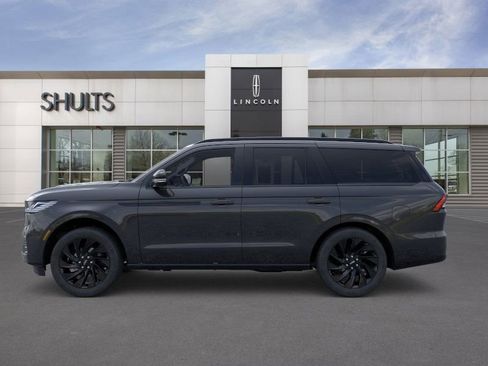 New 2025 Lincoln Navigator Reserve w/ Jet Appearance Package image 3