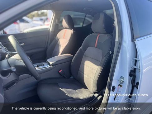 Used 2025 Nissan Sentra SR FWD image 11