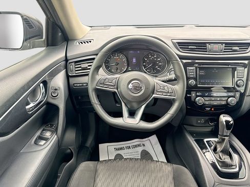 Used 2018 Nissan Rogue SV FWD image 25