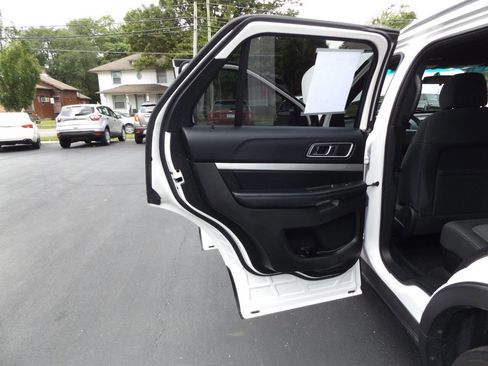 Used 2016 Ford Explorer XLT image 19