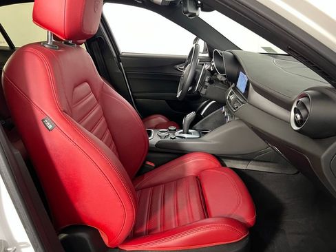 Used 2022 Alfa Romeo Giulia Veloce image 34