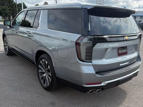 Used 2025 Chevrolet Suburban High Country AWD/4WD image 6