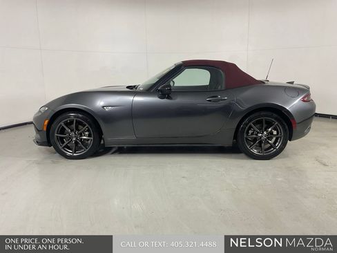 Used 2018 MAZDA MX-5 Miata Club RWD image 8