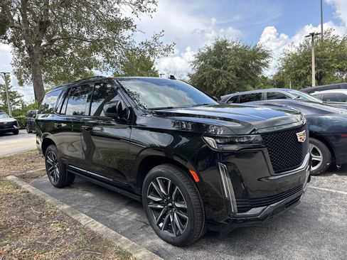 Used 2023 Cadillac Escalade Sport w/ Touring Package AWD/4WD image 4