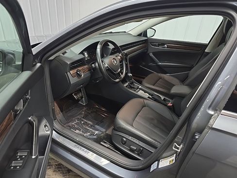 Used 2020 Volkswagen Passat 2.0T SEL image 30