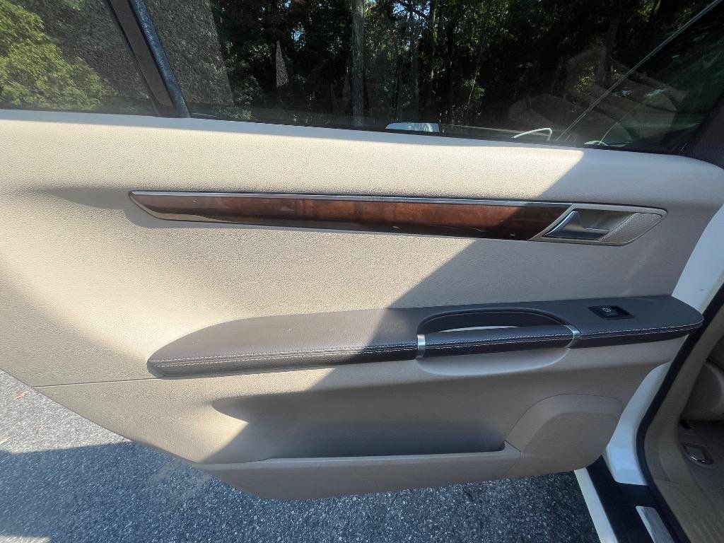 Used 2011 Mercedes-Benz R 350 4MATIC image 29