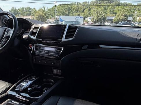 Used 2017 Honda Pilot Touring image 37