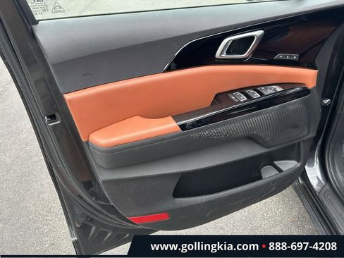 Used 2023 Kia Carnival SX w/ Paint Protection Package FWD image 13