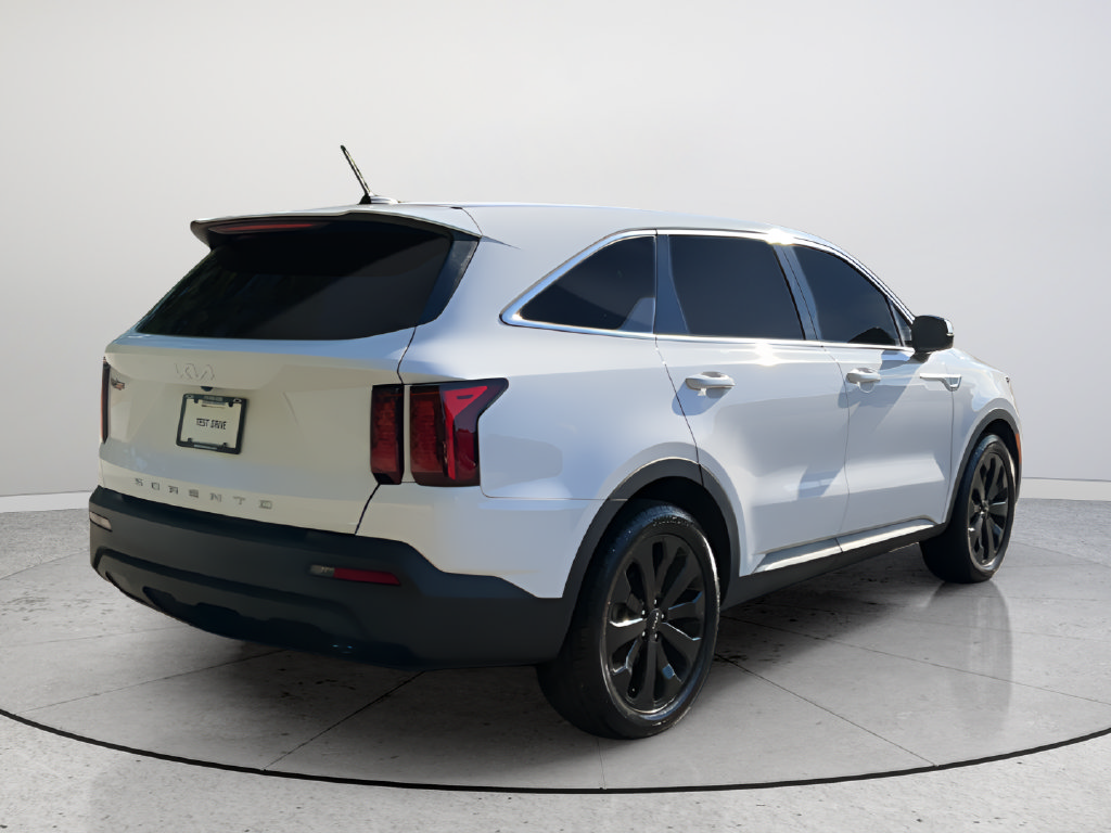 Used 2022 Kia Sorento LX FWD image 6