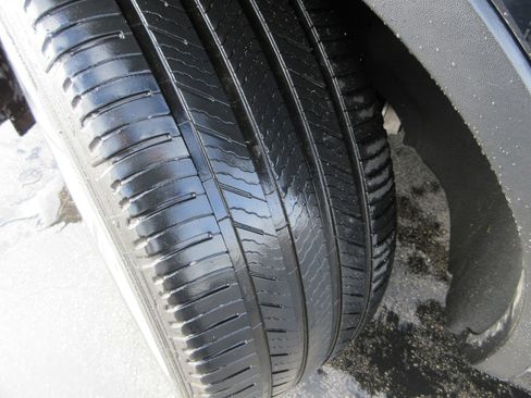 Used 2017 Volkswagen Touareg Executive image 20