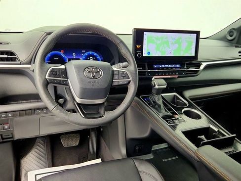 Used 2025 Toyota Sienna XLE Woodland Edition AWD/4WD image 12