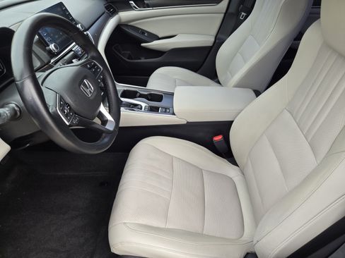 Used 2018 Honda Accord Touring image 9