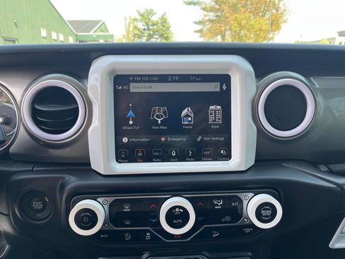 Used 2018 Jeep Wrangler Unlimited Sahara w/ Uconnect 4C Nav & Sound Group image 18