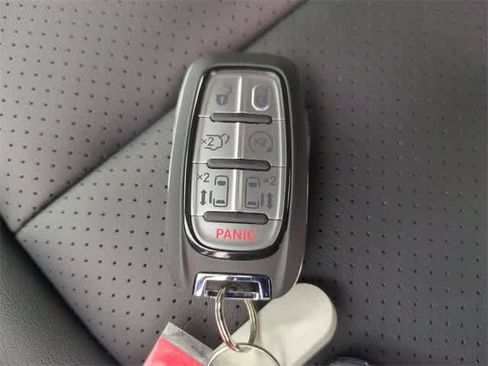 New 2026 Chrysler Pacifica Select w/ S Appearance Package image 34