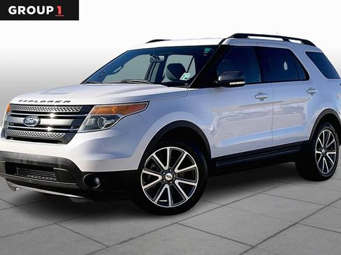 Used 2015 Ford Explorer XLT w/ Equipment Group 202A image 1