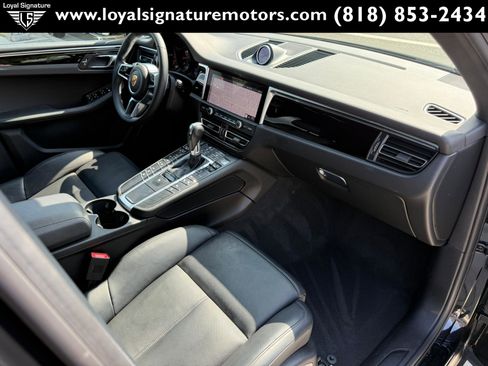 Used 2020 Porsche Macan AWD/4WD image 36