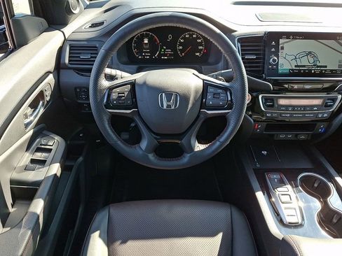 Used 2025 Honda Ridgeline Black Edition image 2
