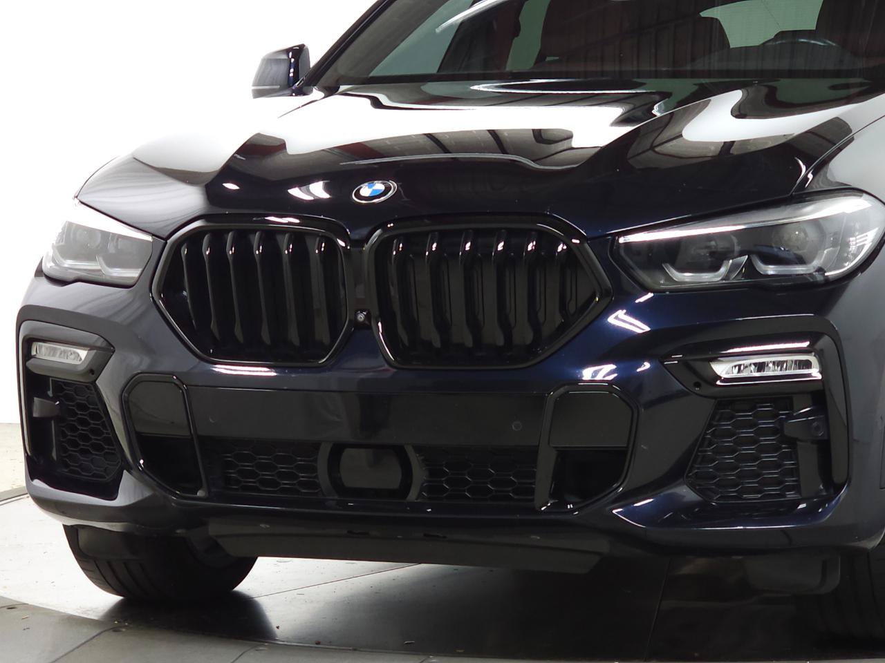 Used 2020 BMW X6 xDrive40i w/ M Sport Package AWD/4WD image 2