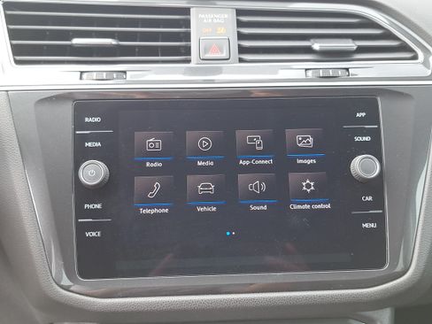 Used 2018 Volkswagen Tiguan SE FWD image 22