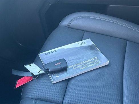 Used 2025 GMC Sierra 1500 SLT w/ SLT Convenience Package image 11