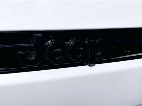 Used 2025 Jeep Grand Cherokee Altitude AWD/4WD image 31