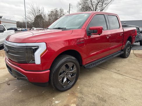 Used 2023 Ford F150 Lightning Lariat image 2