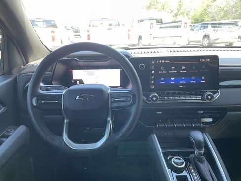 Used 2025 Chevrolet Colorado Z71 w/ Technology Package AWD/4WD image 17