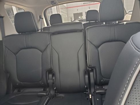 Used 2025 Honda Pilot Elite image 14
