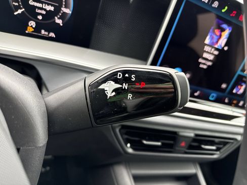 New 2026 Volkswagen Tiguan SE R-Line AWD/4WD image 19