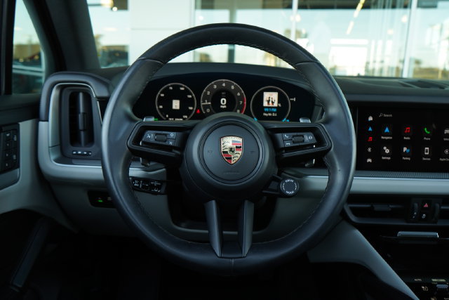 Used 2024 Porsche Cayenne AWD/4WD image 18