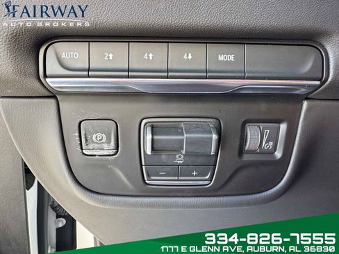 Used 2025 Cadillac Escalade Premium Luxury image 17