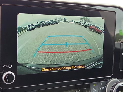 Used 2024 Toyota Highlander LE image 17