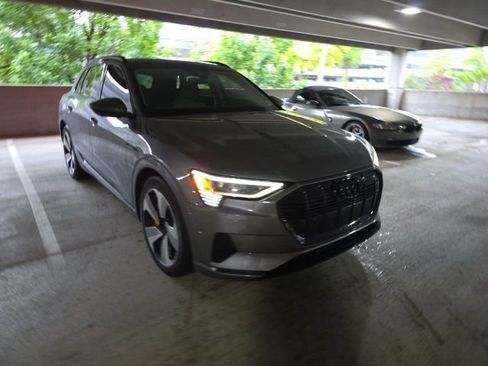 Used 2022 Audi e-tron Premium Plus AWD/4WD image 5
