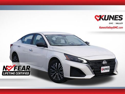 Used 2024 Nissan Altima 2.5 SV AWD/4WD image 1