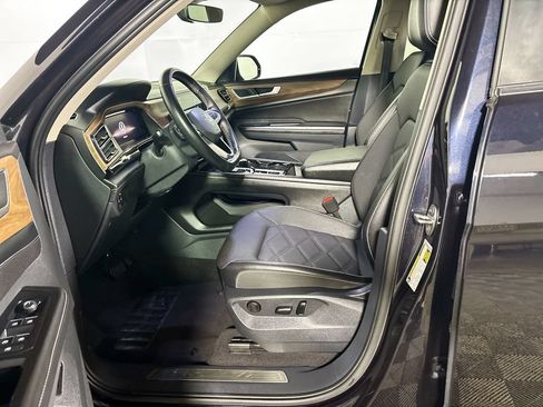 Used 2024 Volkswagen Atlas SE AWD/4WD image 11