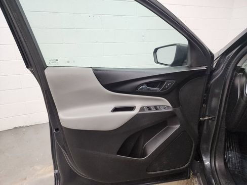Used 2018 Chevrolet Equinox LS image 9